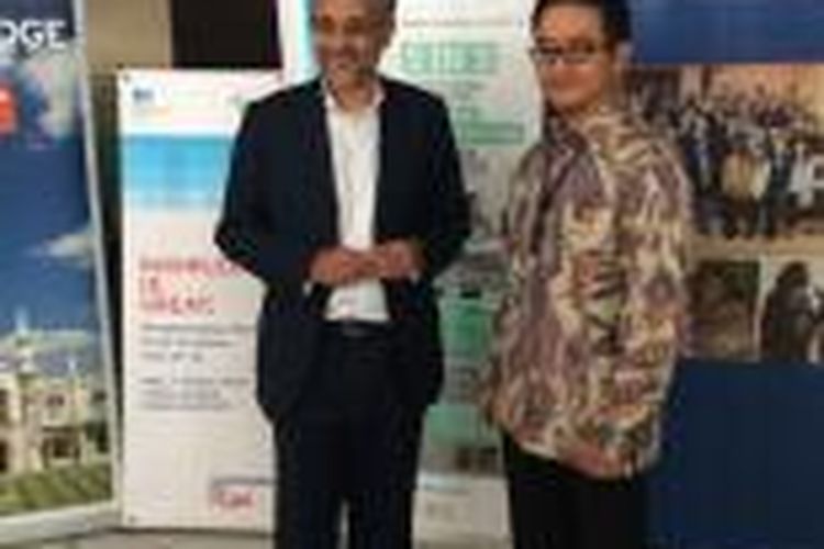 Duta Inggris untuk Indonesia Moazzam Malik (kiri) dan Managing Director Binus Stephen Wahyudi Santoso (kanan).