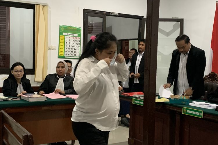 Perempuan di Surabaya Didakwa Sekap Lansia dan Kuasai Harta Hingga Rp 6 Miliar