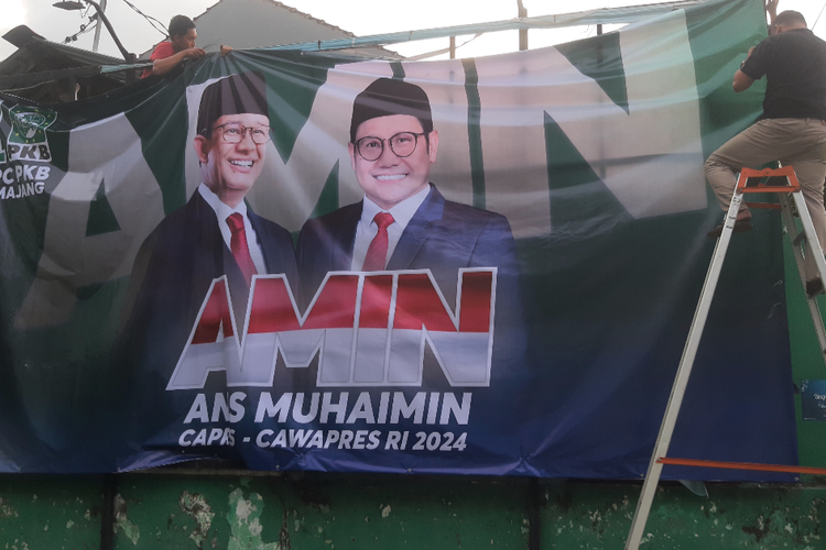 Pemasangan gambar AMIN di Kantor DPC PKB Lumajang