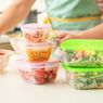 Tips Pilih Wadah Plastik yang Aman untuk Makanan