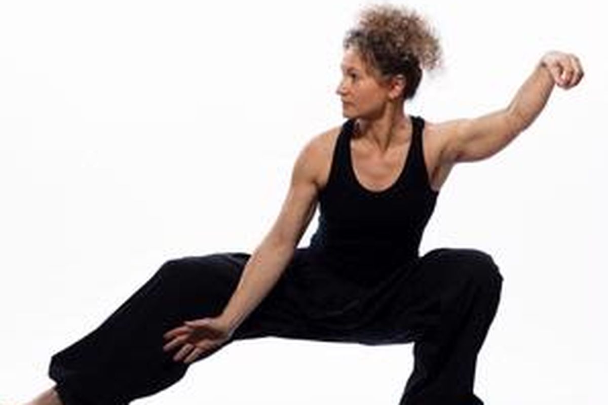 Paha dan pinggul paling banyak berperan dalam gerakan tai-chi. Jadi, siapa bilang ini hanya olahraga orangtua