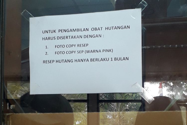 Syarat pasien mengambil hutangan obat di RSUD Pasar Rebo, Rabu (12/9/2018)