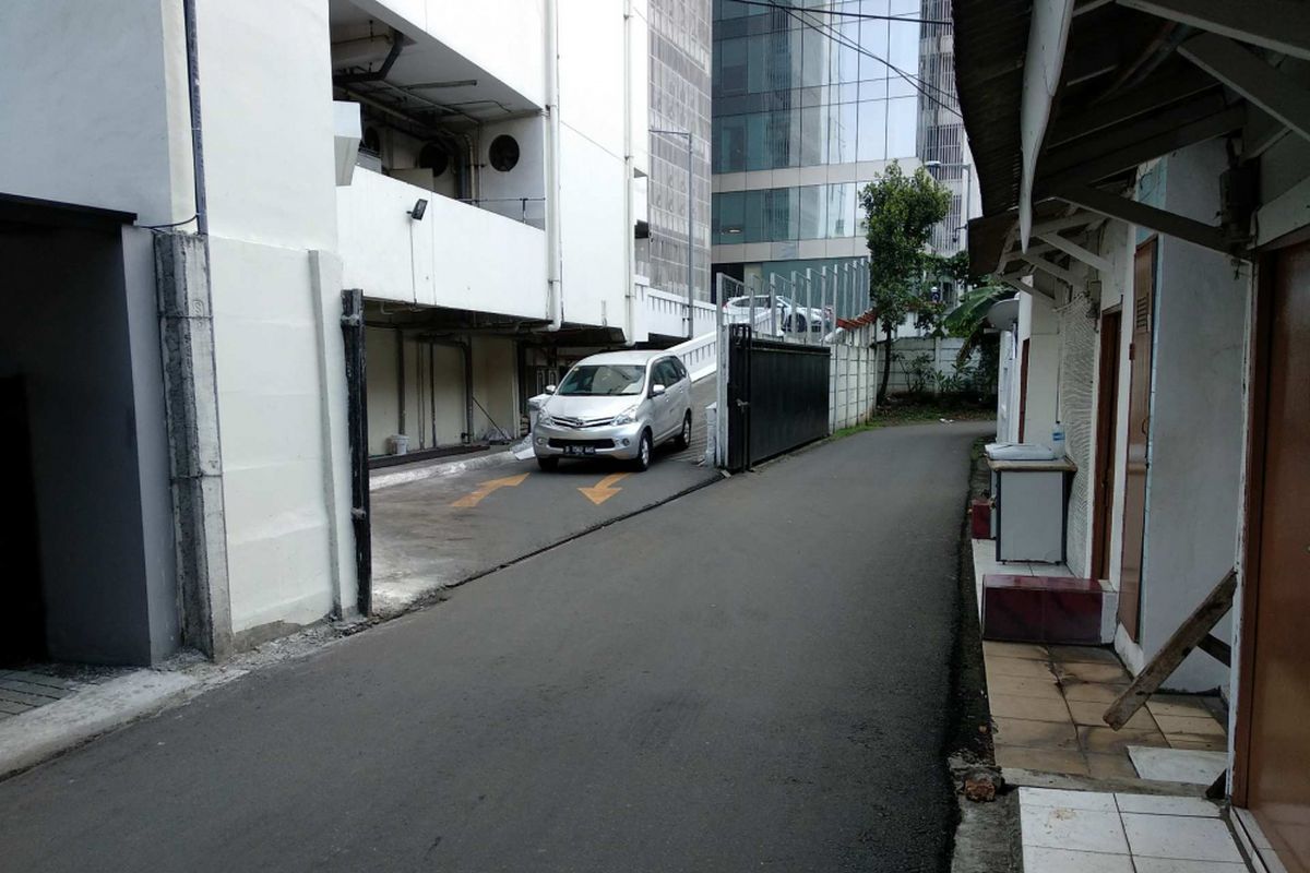 Akses belakang Lot 18 SCBD, Senayan, Jakarta Selatan.