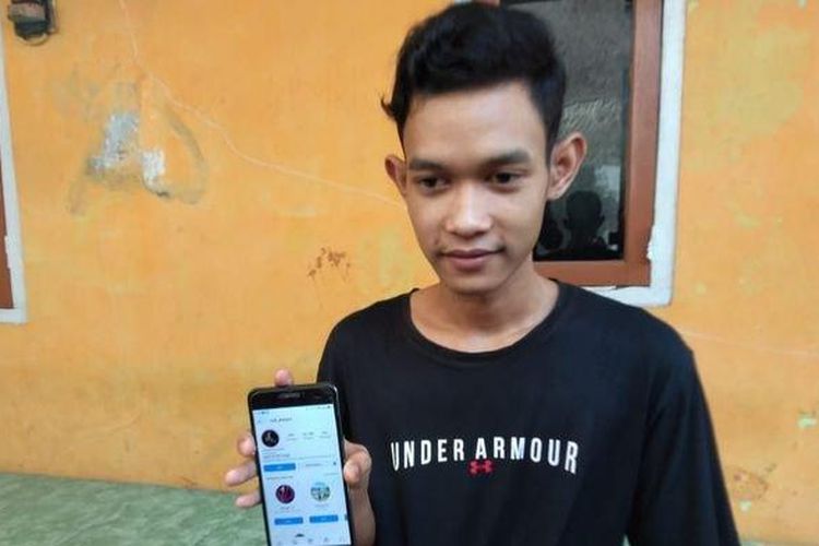 M Said Fikriansyah pemuda yang dituduh sebagai Bjorka saat ditemui di kediamannya di Desa Klayan, Kecamatan Gunungjati, Kabupaten Cirebon, Rabu (14/9/2022). 
