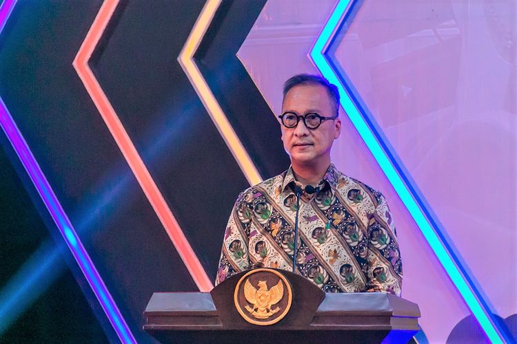 Indonesia's Industry Minister Agus Gumiwang Kartasasmita delivers a speech in an event. 