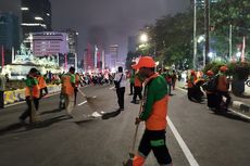 Gerombolan Pasukan Oranye Beraksi, Sapu Bersih Sampah-sampah Sisa Demo Buruh 