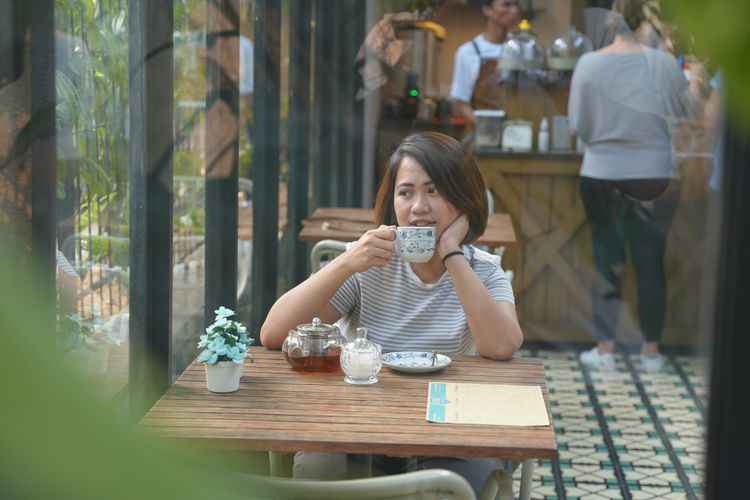 Kafe teh yang cocok untuk healing dari hustle culture Jakarta.
