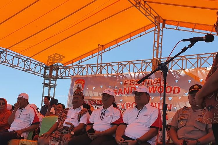 Parade Kuda Sandel digelar di Savannah Puru Kambera, Kanantang, Sumba Timur, Nusa Tenggara Timur, Jumat (12/7/2019)