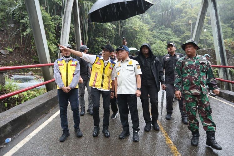 Ketua Satgas Tito Pastikan Pembangunan Jalan dan Jembatan di Bener Meriah Utamakan Keselamatan Masyarakat