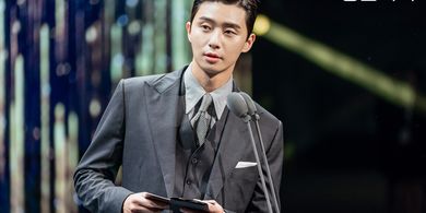 Aktor Park Seo Joon ketika menjadi cameo di drama Record of Youth