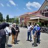 Ibu-ibu Geruduk Mapolres Situbondo gara-gara Kasus Arisan Bodong Tak Kunjung Ditangani