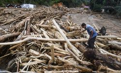 Airlangga Umumkan Relaksasi KUR bagi UMKM Terdampak Bencana 