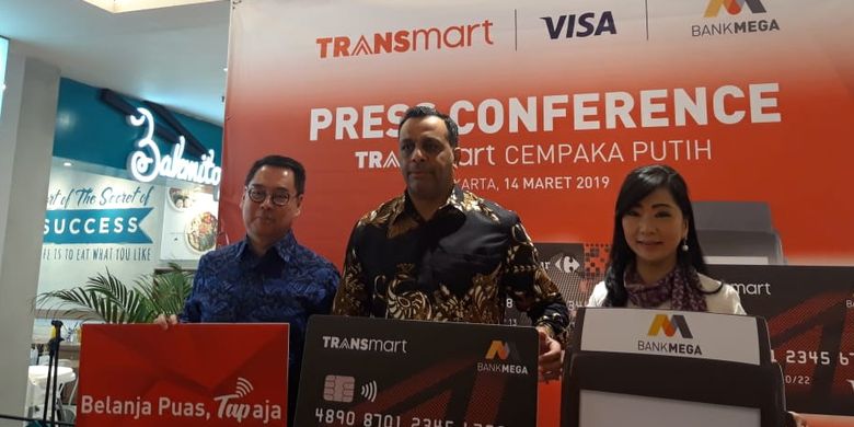 Gandeng Visa Bank Mega Hadirkan Kartu Kredit Nirsentuh