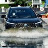 Apakah Aman Mobil Listrik Melintas Genangan Air?