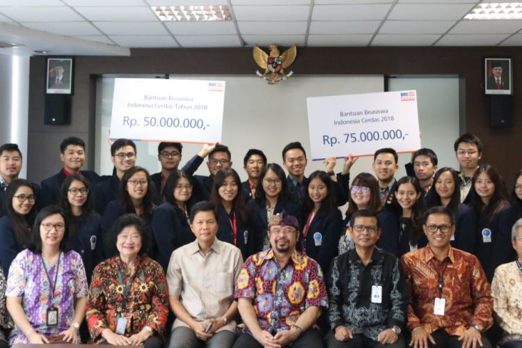 Mahasiswa Universitas Multimedia Nusantara (UMN) kembali menerima beasiswa pendidikan. Kali ini, PT Bank Rakyat Indonesia (Persero) Tbk memberikan bantuan melalui program Beasiswa Indonesia Cerdas 2018.