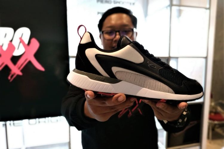 Sepatu Piero edisi ulang tahun ke 20 yang dibuat terbatas