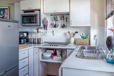 Trik Membuat Ruang Penyimpanan di Dapur Sempit