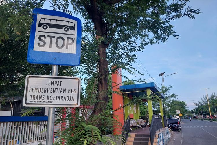 Halte pemberhentian transportasi umum bus gratis di Aceh, Trans Koetaradja.
