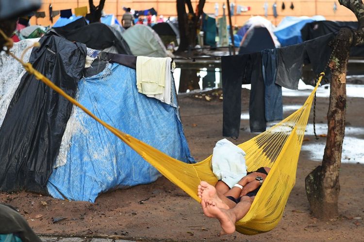 Para pengungsi Venezuela tinggal dalam kondisi seadanya di kota Boa Vista, Brasil, setelah mereka keluar dari negara asal karena khawatir akan krisis ekonomi yang semakin parah.