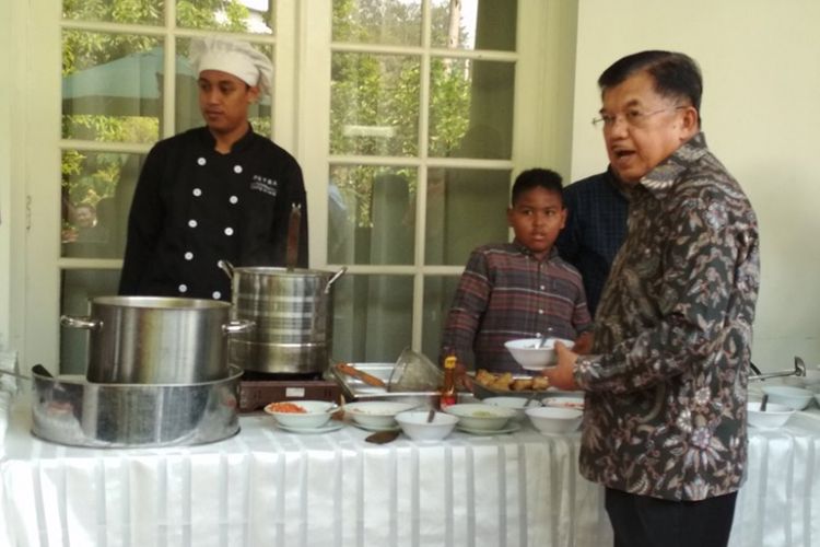Wakil Presiden Jusuf Kalla merayakan ulang tahun ke-75 tahun. 