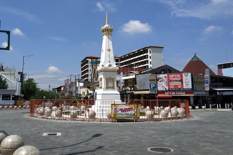 Tugu Pal Putih, Kota Yogyakarta, salah satu titik dalam Sumbu Filosofi Yogyakarta yang sudah ditetapkan sebagai Warisan Dunia Budaya oleh UNESCO
