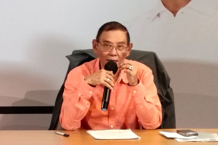 Guru Besar Hukum Pidana Romli Atmasasmita di Media Center TPN Ganjar-Mahfud, Jalan Cemara Nomor 19, Jakarta, Senin (1/4/2024).