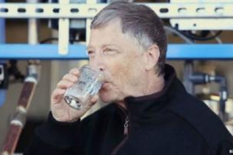 Pendiri Microsoft, Bill Gates, mengatakan rasa air hasil sulingan BAB manusia seenak air dari botol. 