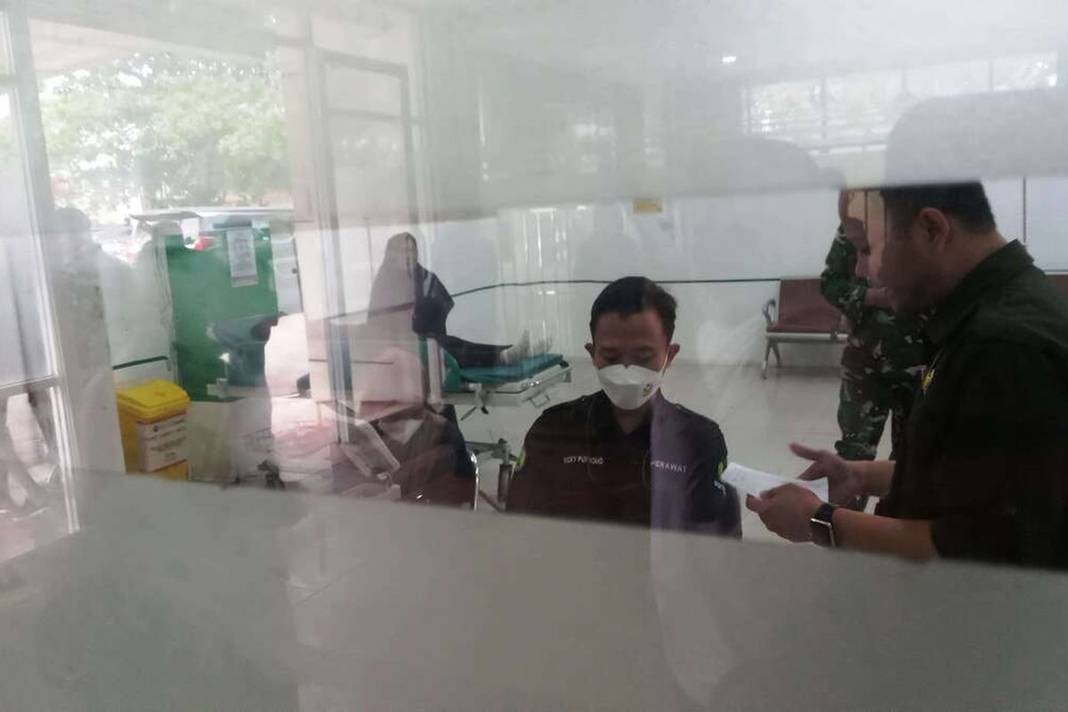 Susana di Instalasi Gawat Darurat RSUD Sayang Cianjur, Jawa Barat, yang menanganai puluhan siswa yang diduga mengalami keracunan usai menyantap sajian makan bergizi gratis (MBG).