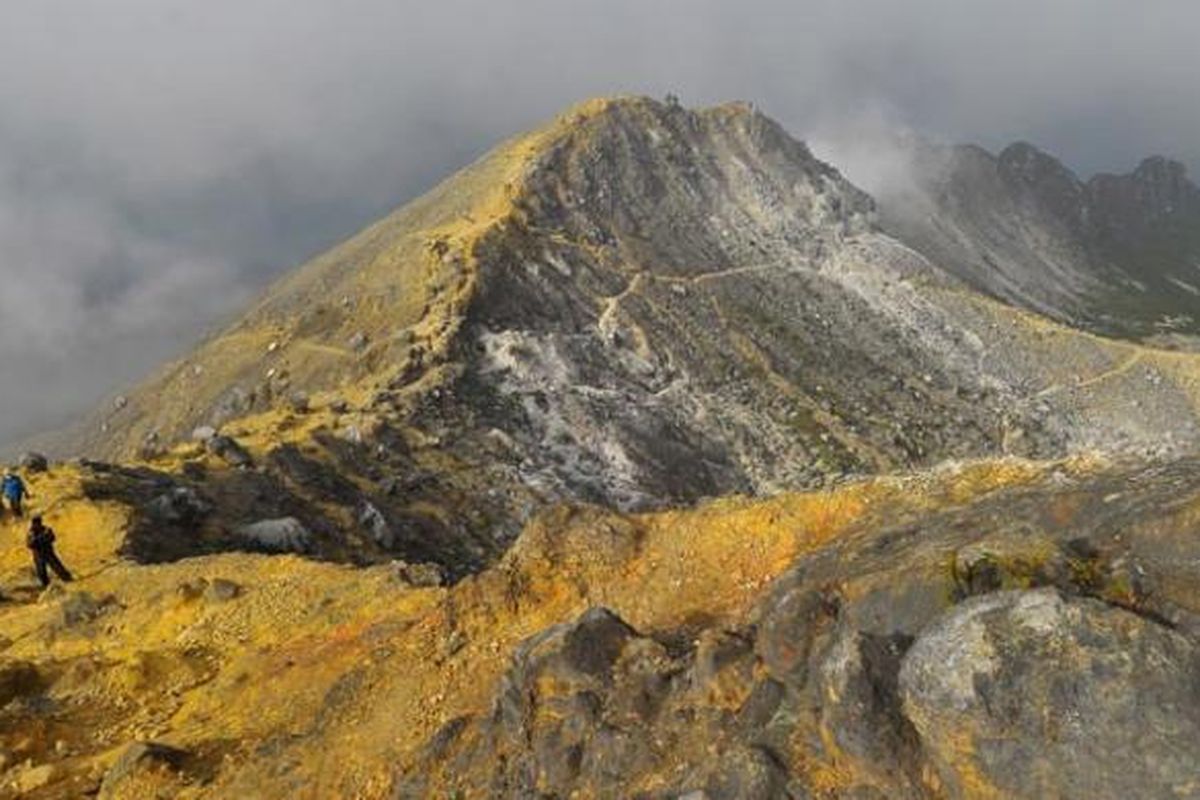 Panorama Gunung Sibayak, Sumatera Utara.