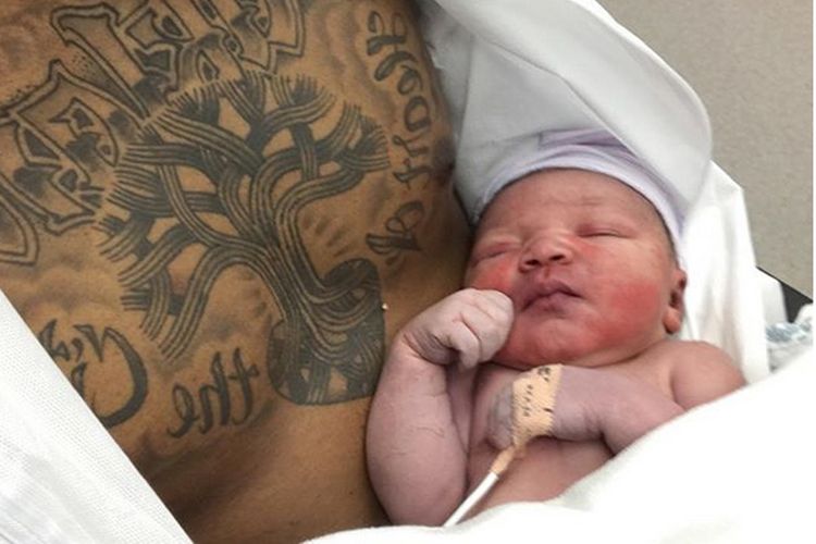 Bayi pertama Damian Lillard, yang diberi nama Damian Jr.

