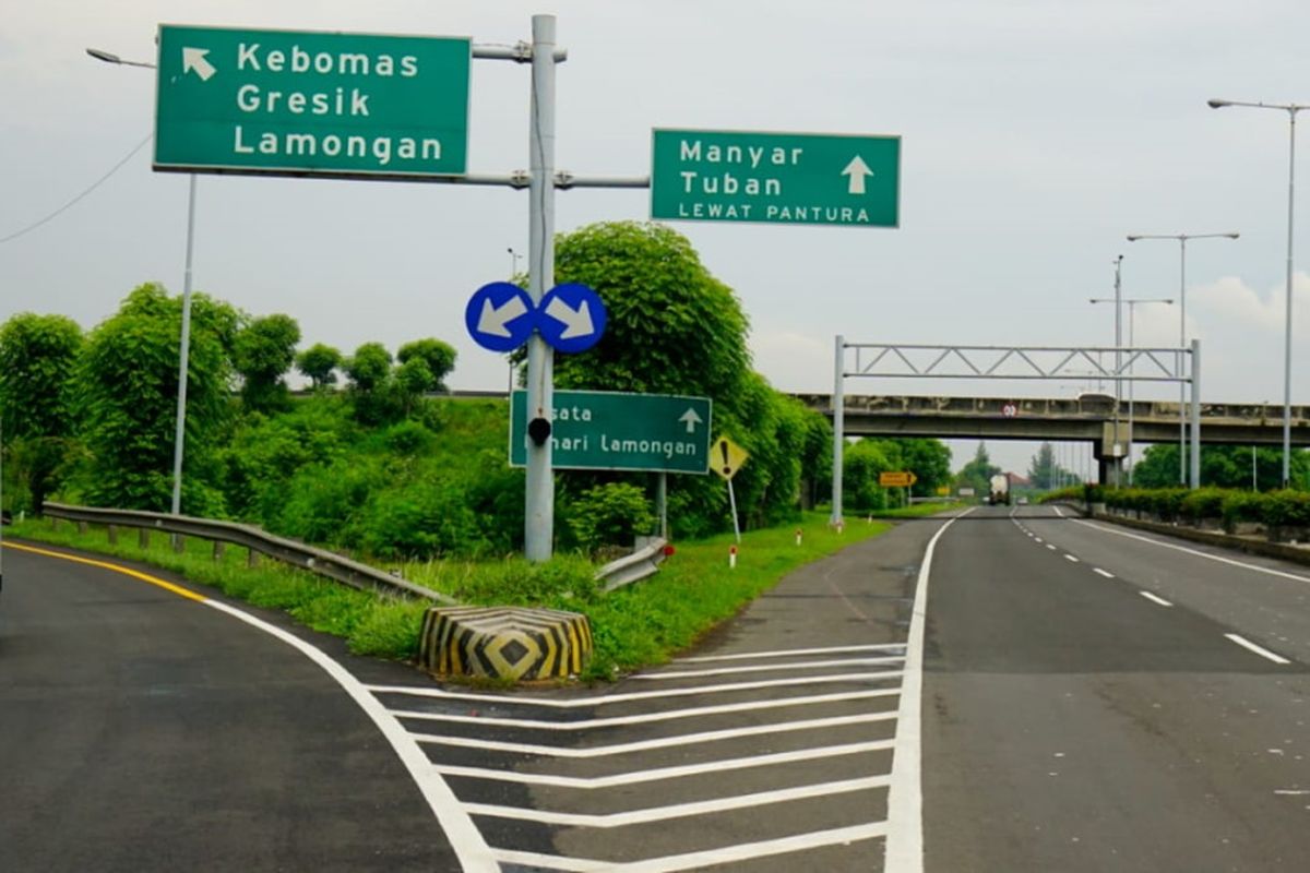 Jalan Tol Surabaya-Gresik.