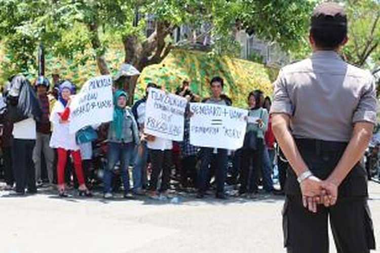 Demo Aliansi Masyarakat Pro Demokrasi (AMPD)Bersikap Kota Parepare tolak Pilkada Kota Parepare