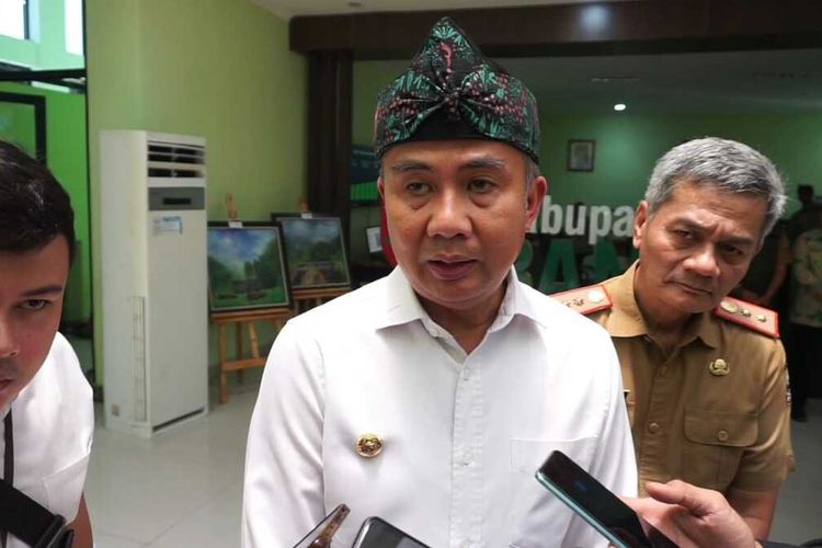 Penjabat (Pj) Gubernur Jawa Barat Bey Machmudin saat membuka kegiatan di Soreang, Kabupaten Bandung, Jawa Barat pada Rabu (25/10/2023)