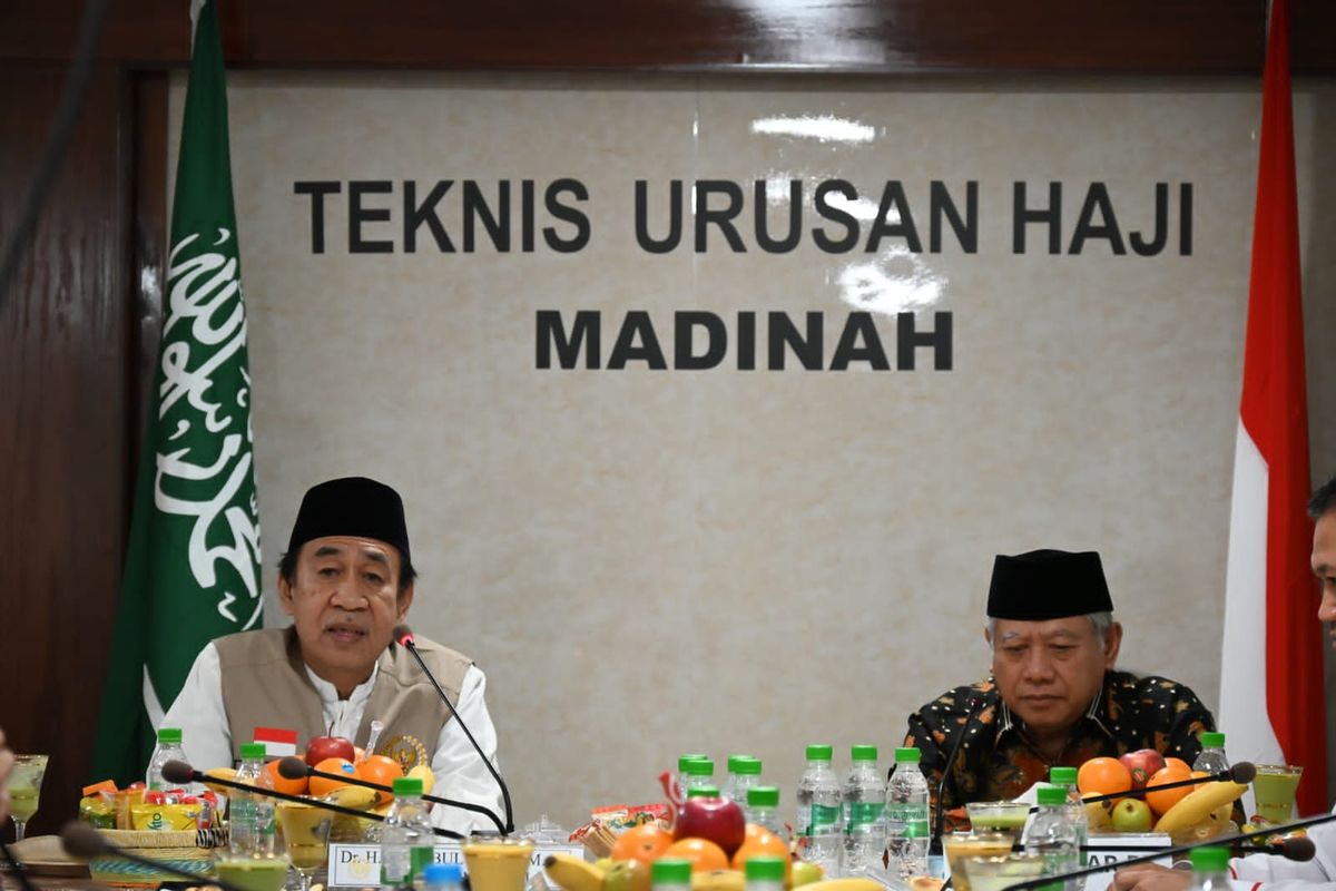 Ketua Komisi VII Ashabul Kahfi saat rapat kerja dengan Kepala Daker Madinah dan Dubes Indonesia untuk Arab Saudi di Kantor Misi Haji Indonesia Daker Madinah di Arab Saudi, Kamis (22/6/2023).