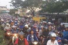 Bobotoh Akan Bagikan Bunga ke Pengguna Mobil Pelat B 