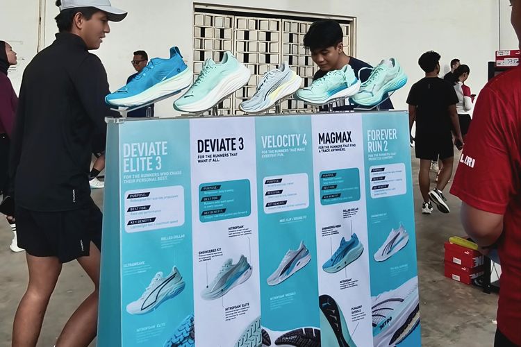 Beragam sepatu lari Puma Nitro yang dipamerkan di Stadion Madya GBK Senayan, Jakarta Selatan, Sabtu (13/12/2025).