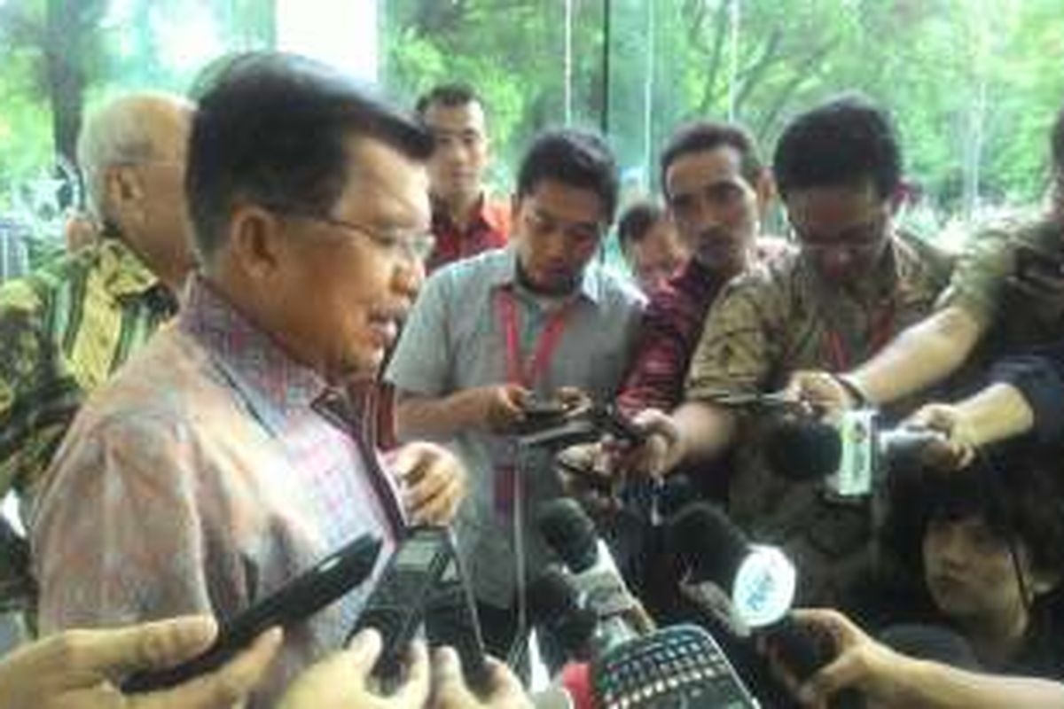 Wakil Presiden Jusuf Kalla di Kantor Wakil Presiden, Jakarta, Jumat (8/4/2016)