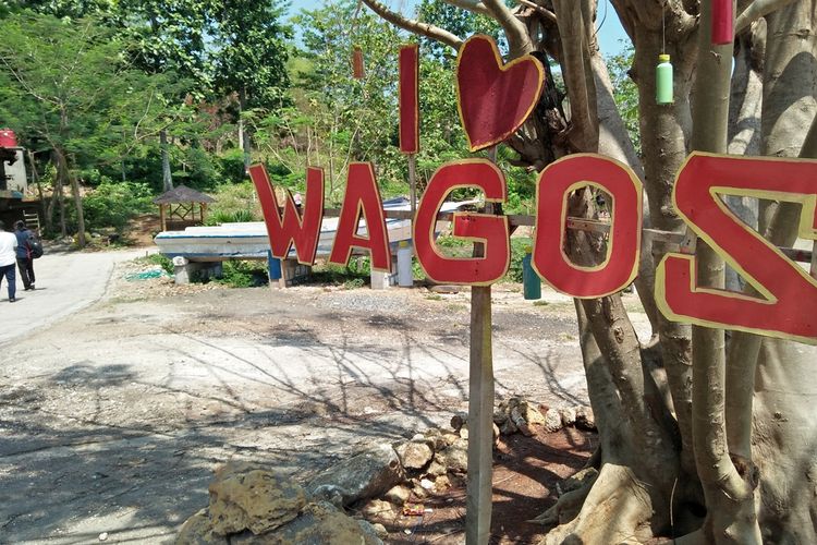 Logo penyambutan pengunjung di Wagos, yang dipasang pada akses masuk tempat wisata.
