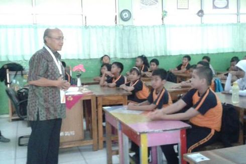 Siswa dan Tabung Cita-cita di SDN 01 Pagi Kemayoran