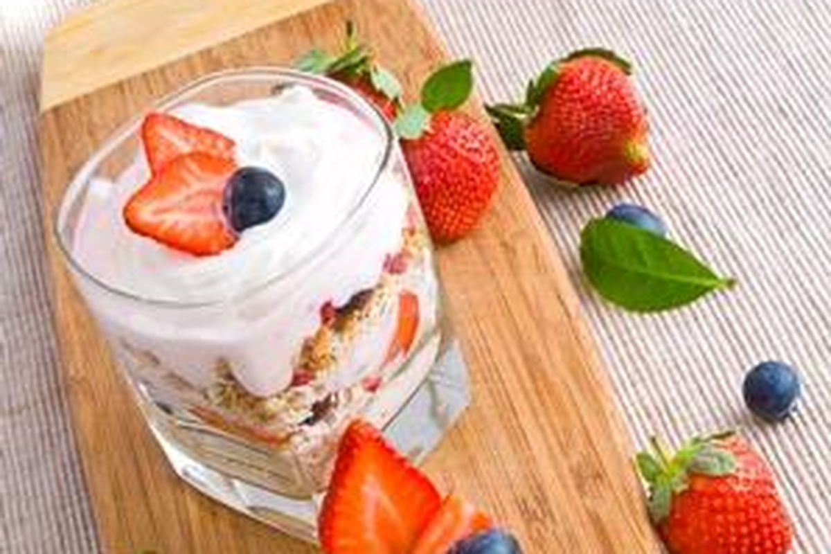 Yoghurt mengandung berbagai khasiat untuk kesehatan.