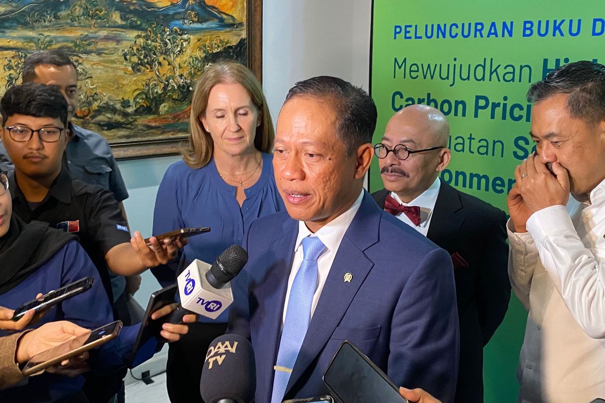 Menteri LH Hanif Faisol menjelaskan soal proyek PSEL di Jakarta Selatan, Rabu (15/10/2025). 