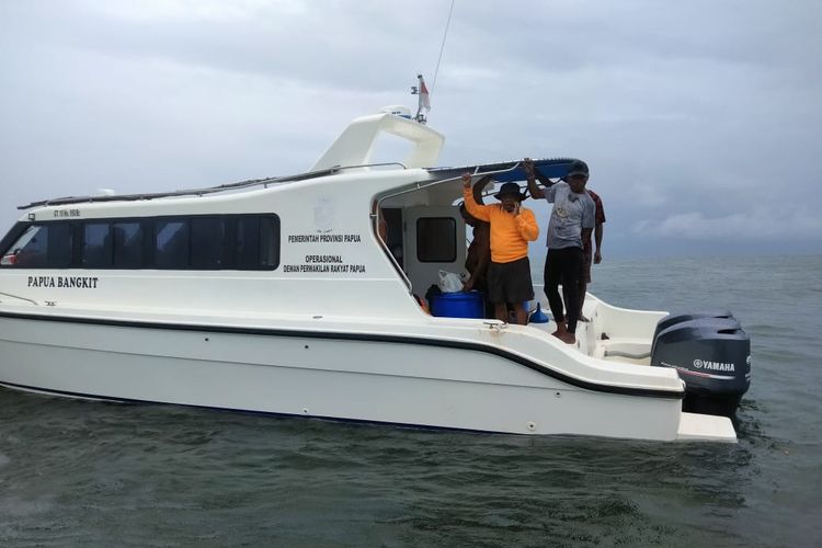 Speed boat yang ditumpangi anggota DPR Papua telah ditemukan, setelah sempat hilang kontak Sabtu (16/7/2022) sore dan ditemukan pada Minggu (17/7/2022) pukul 16:00 WIT. 