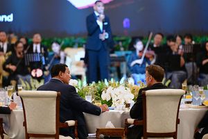 Bukan Wine, Seskab Tegaskan Prabowo Minum Jus Apel saat Jamu Macron