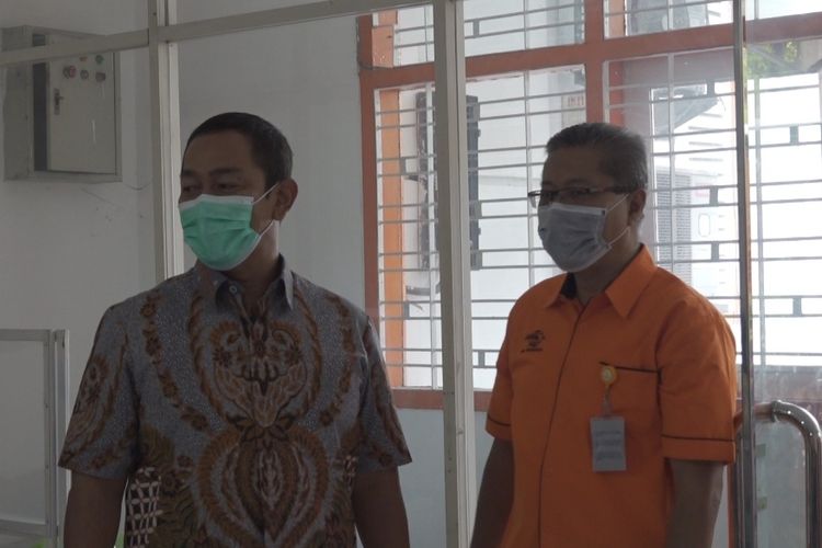 Wali Kota Semarang, Hendrar Prihadi di Kantor Pos Cabang Utama Semarang, Jateng, Selasa (12/4/2022)