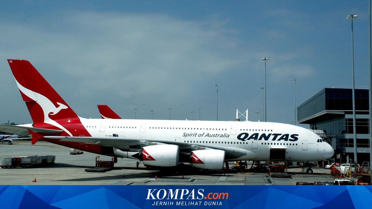 Harga BBM yang melonjak membuat maskapai penerbangan Qantas terpaksa mengurangi jumlah penerbangan.