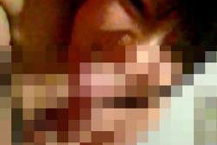 Salah satu adegan mesum di video porno yang beredar dari ponsel ke ponsel di Jember.