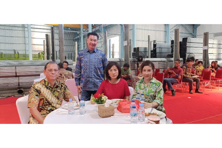 Kemeriahan grand opening Depo Spindo Makassar