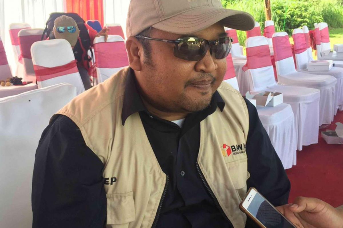 Ketua Badan Pengawas Pemilu (Bawaslu) Tangerang Selatan (Tangsel), Muhamad Acep mengatakan, telah merekomendasikan kepada Dinas Perhubungan Tangsel untuk mencopot  stiker gambar salah satu pasangan calon presiden dan wakil presiden yang dipasang di sejumlah angkot yang beroperasi di wilayah Tangsel, Jumat (7/12/2018). 