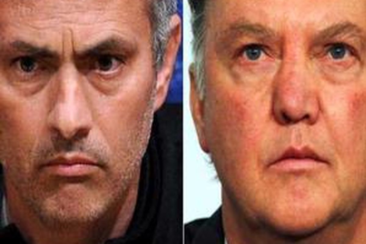 Pelatih Inter Milan, Jose Mourinho (kiri), dan pelatih Bayern Muenchen, Louis van Gaal. Mereka siap mengadu filosofi permainan yang bertolak belakang.