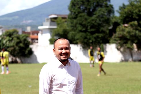 Menilik Kembali Sepak Terjang Manajer Arema FC yang Tiba-tiba Mundur